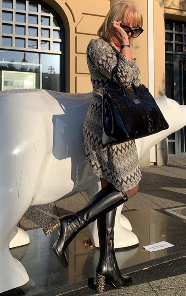 25P Insta Milfs &amp; Gilfs Wearing Boots no.19