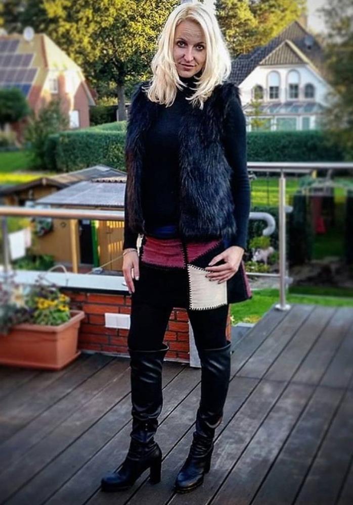 25P Insta Milfs &amp; Gilfs Wearing Boots no.19