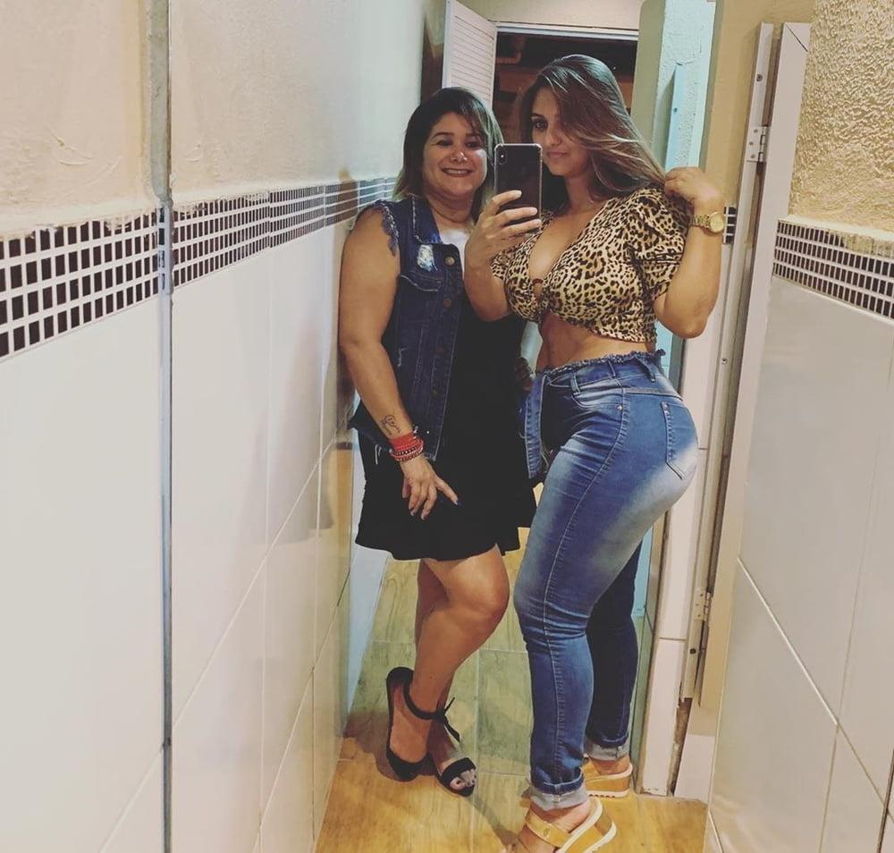 25P 19 NICE MOM BLOND BITCH BIG BOOT BIG ASS LOIRA DO RABO GRAND