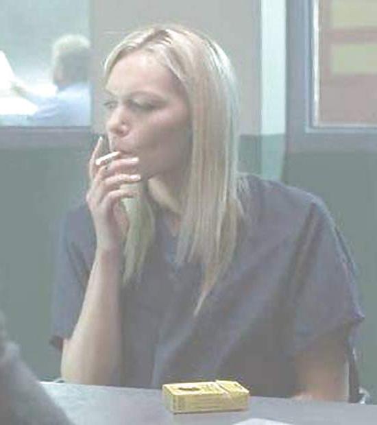 25P Laura Prepon She is a hot smoking babe.