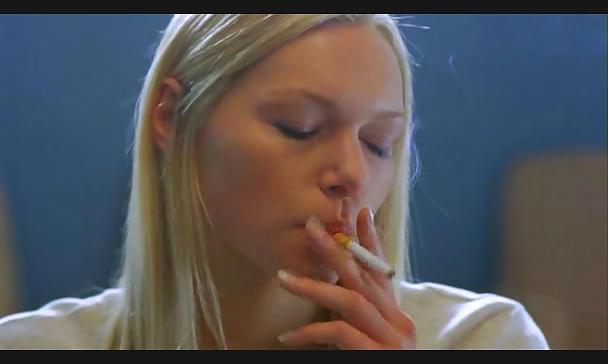25P Laura Prepon She is a hot smoking babe.