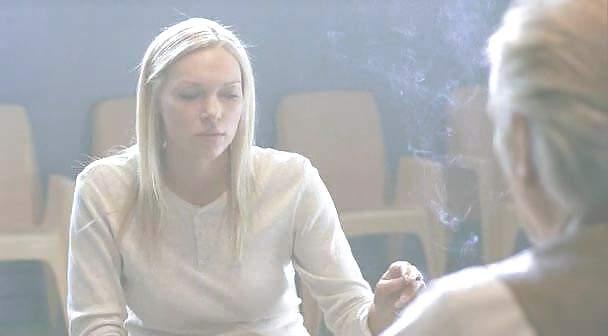 25P Laura Prepon She is a hot smoking babe.