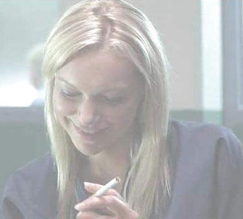 25P Laura Prepon She is a hot smoking babe.