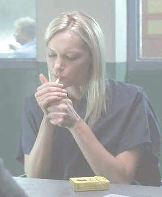25P Laura Prepon She is a hot smoking babe.