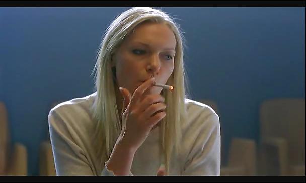 25P Laura Prepon She is a hot smoking babe.