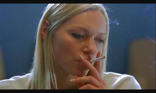 25P Laura Prepon She is a hot smoking babe.