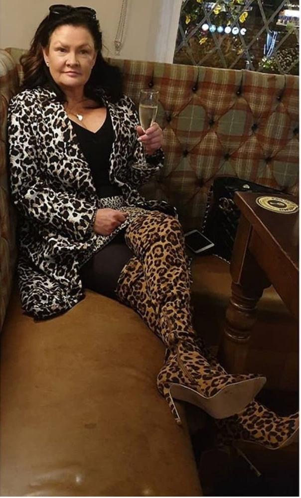25P Milfs &amp; Gilfs wearing boots no.36