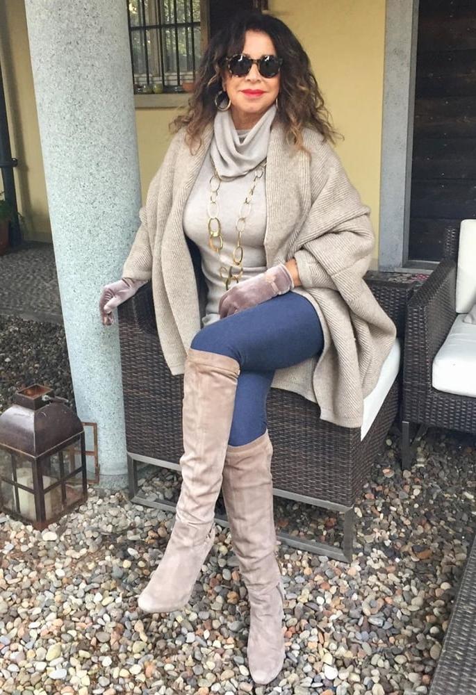 25P Milfs &amp; Gilfs wearing boots no.36