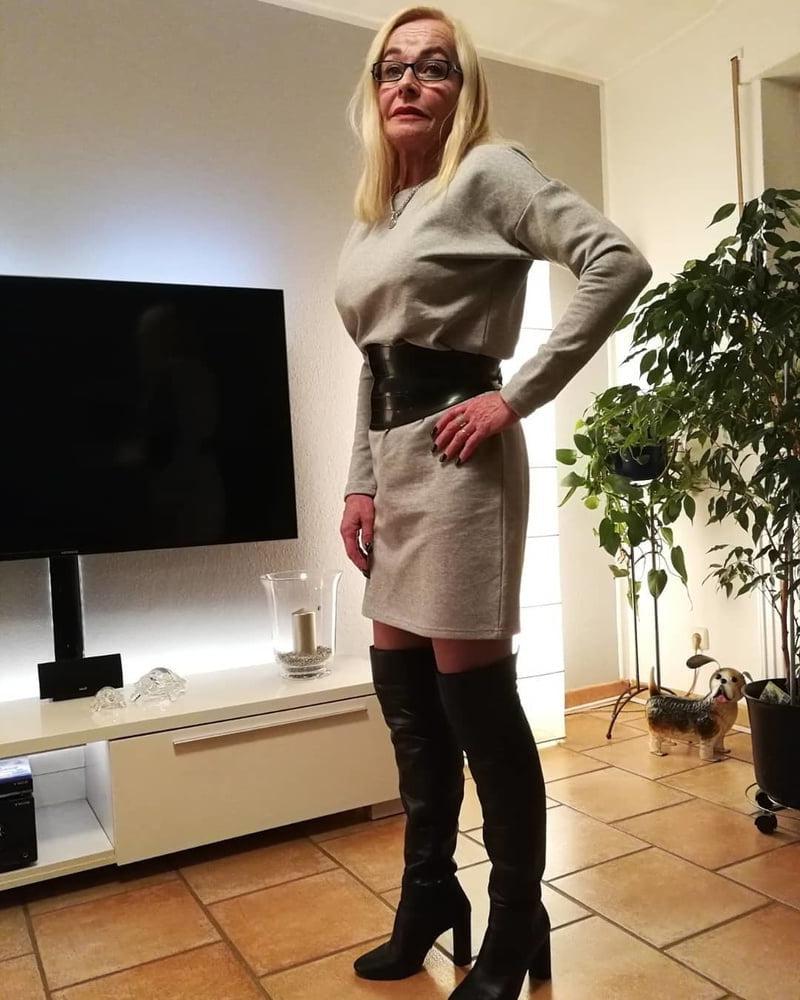 25P Milfs &amp; Gilfs wearing boots no.36