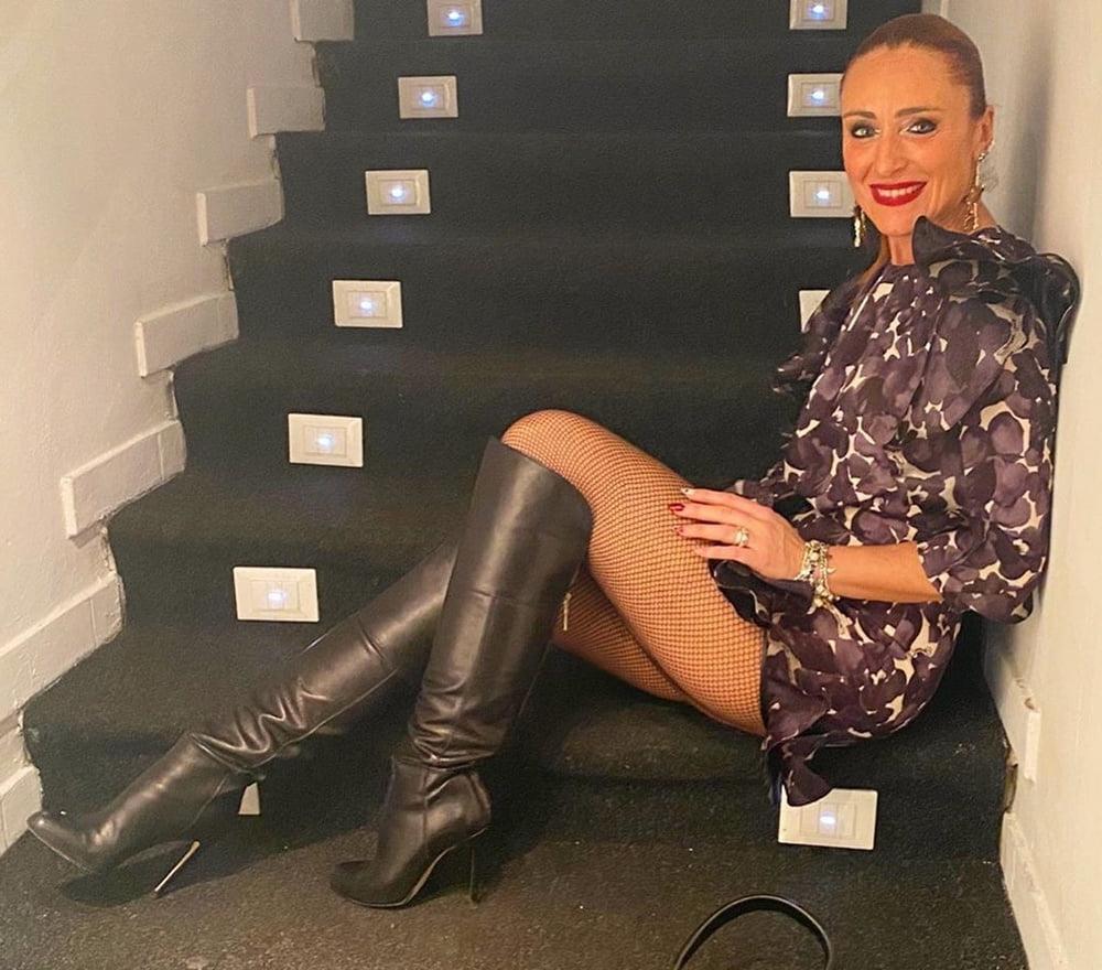 25P Milfs &amp; Gilfs wearing boots no.36