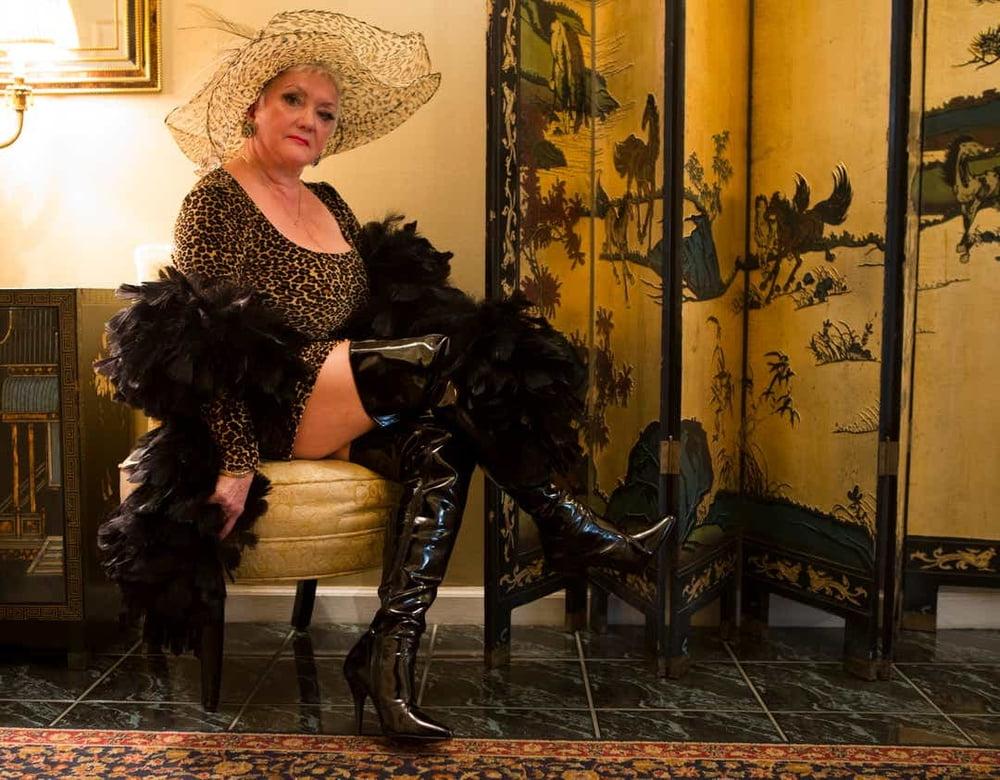 25P Milfs &amp; Gilfs wearing boots no.36