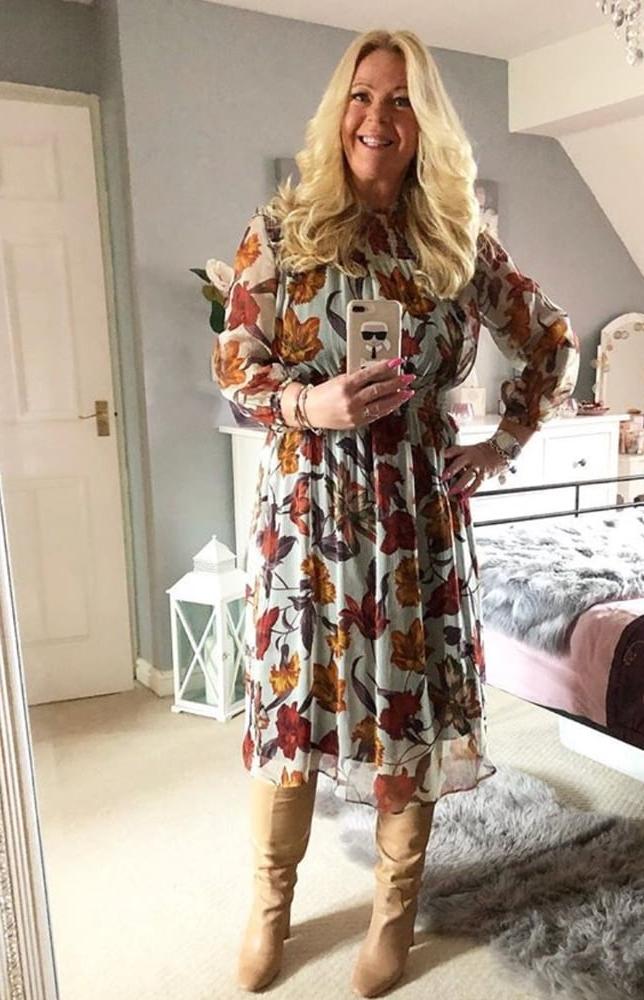 25P Insta Milfs &amp; Gilfs Wearing Boots no.13