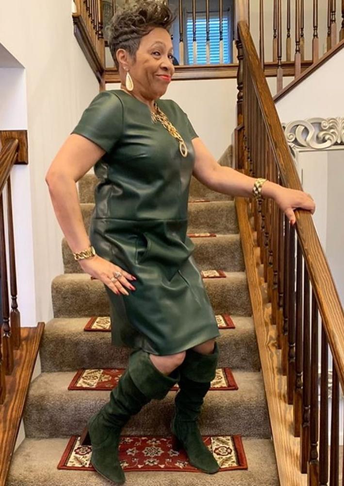 25P Insta Milfs &amp; Gilfs Wearing Boots no.13