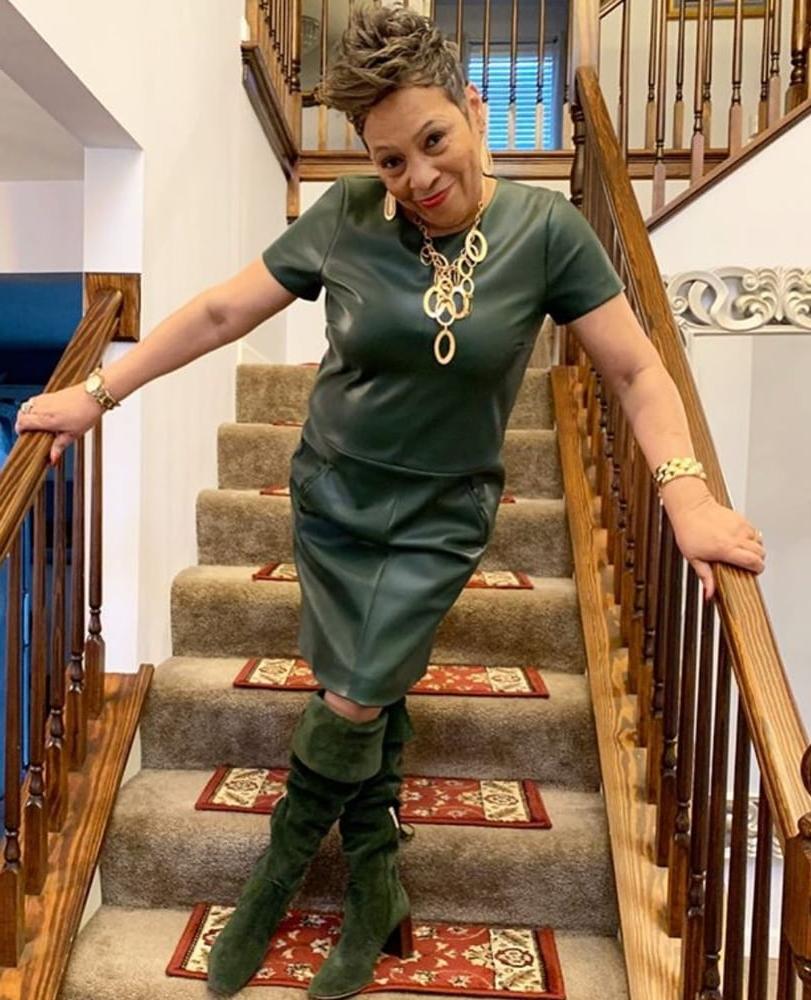25P Insta Milfs &amp; Gilfs Wearing Boots no.13