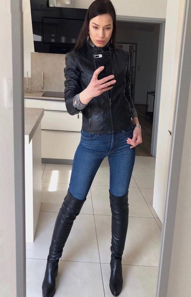 25P Insta Milfs &amp; Gilfs Wearing Boots no.13