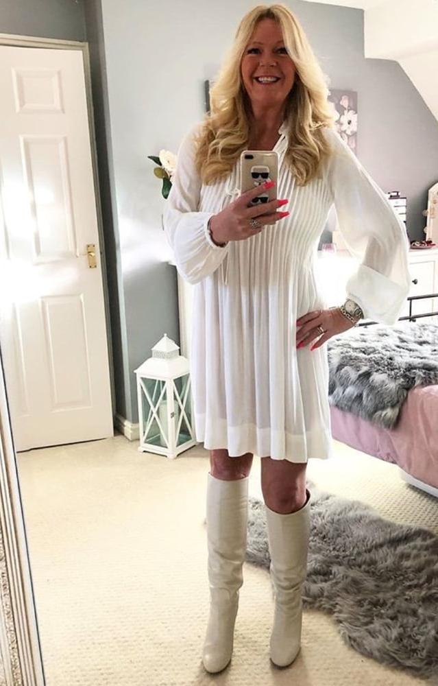 25P Insta Milfs &amp; Gilfs Wearing Boots no.13