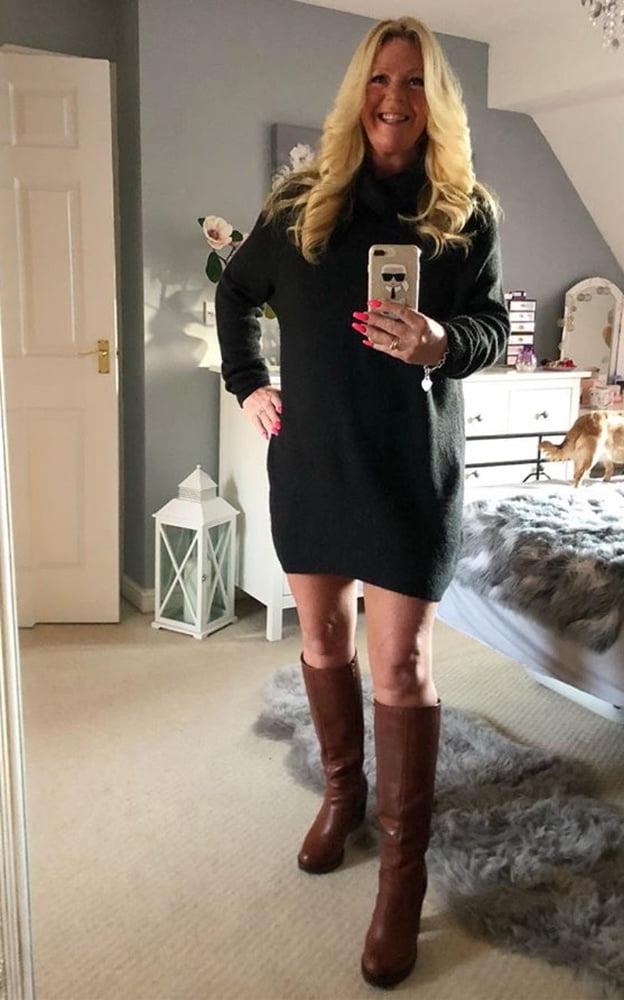 25P Insta Milfs &amp; Gilfs Wearing Boots no.13
