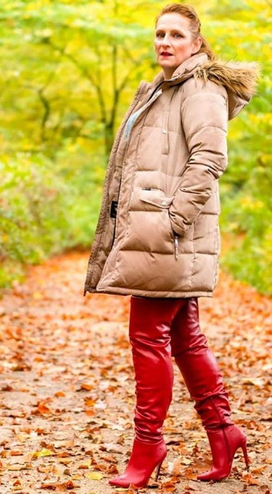 25P Insta Milfs &amp; Gilfs Wearing Boots no.13
