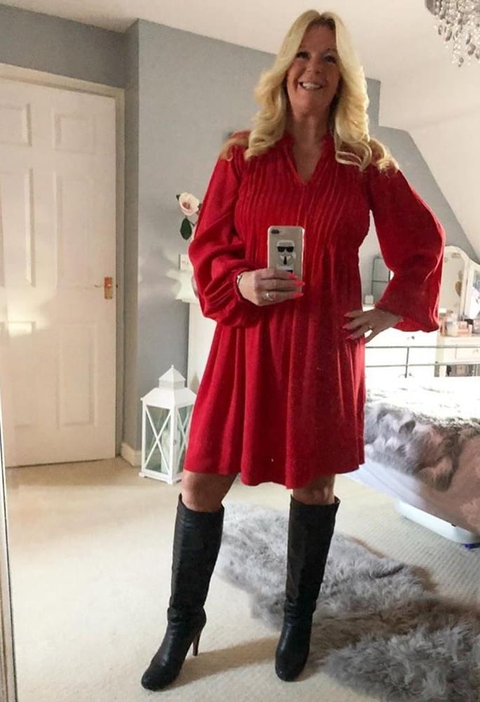 25P Insta Milfs &amp; Gilfs Wearing Boots no.13