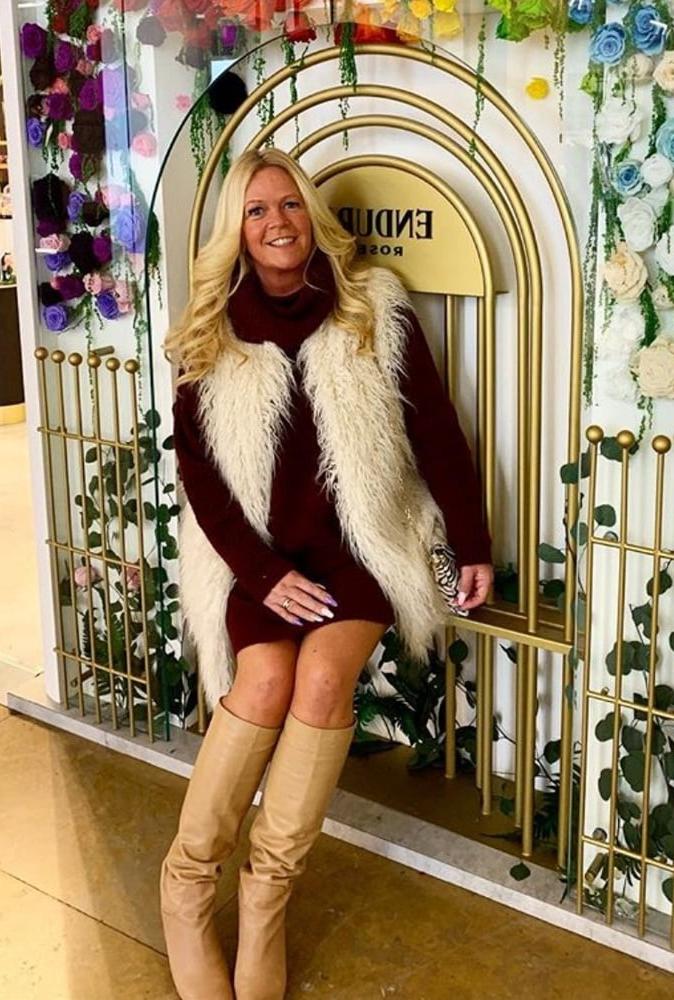25P Insta Milfs &amp; Gilfs Wearing Boots no.13
