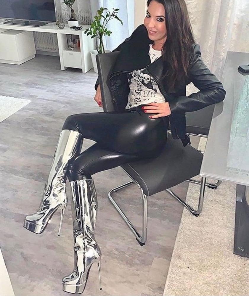 25P Insta Milfs &amp; Gilfs Wearing Boots no.13