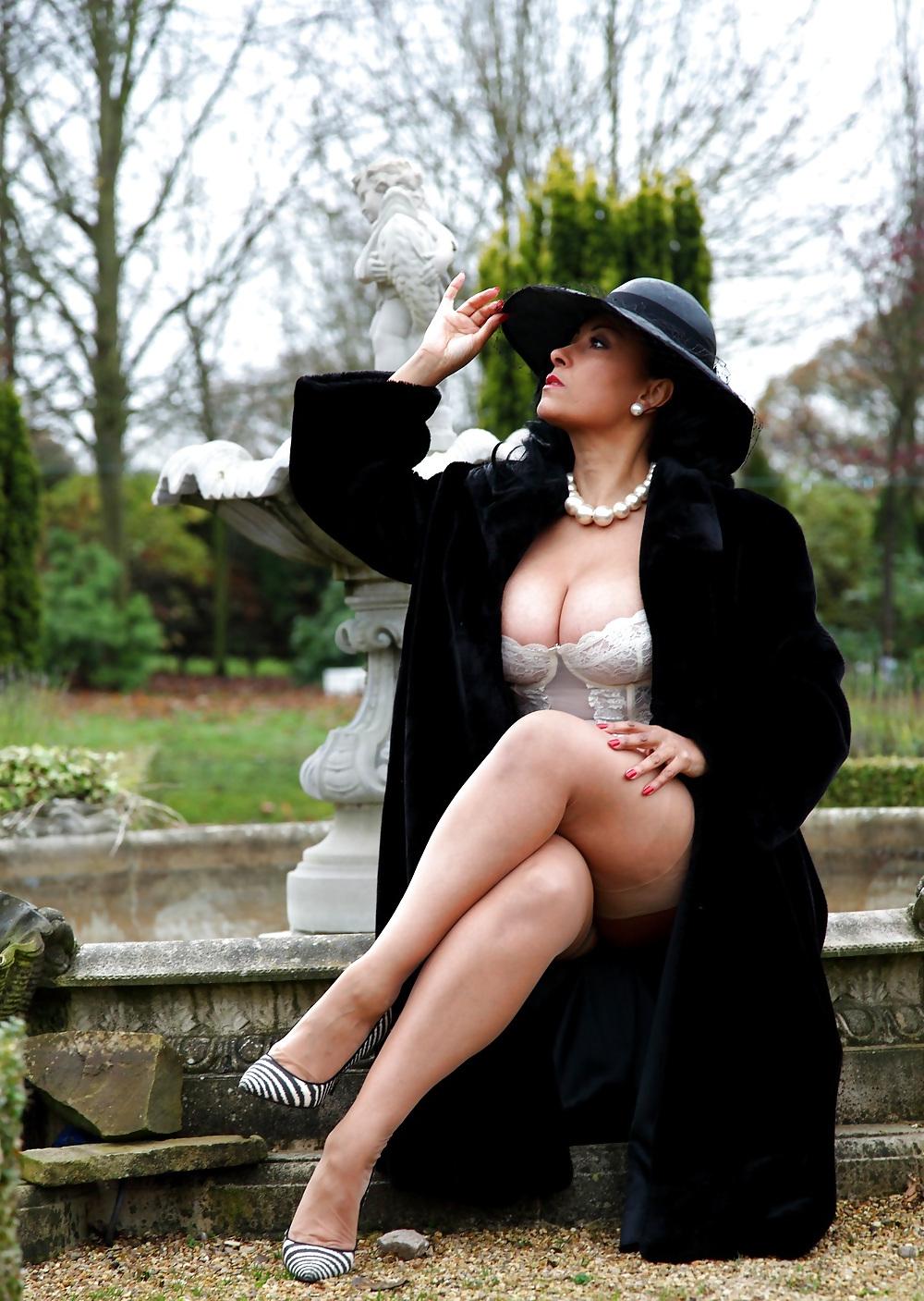 21P Very Hot & Fuckable  Big Boobs Mature Milf 