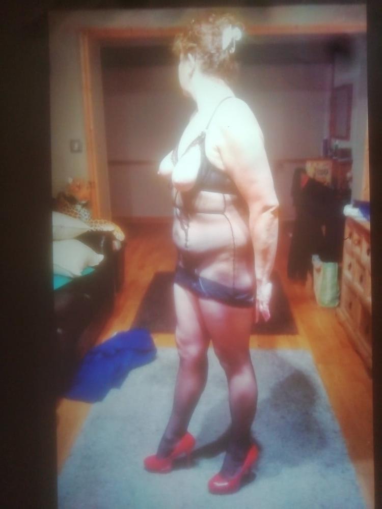 23P Mature slut