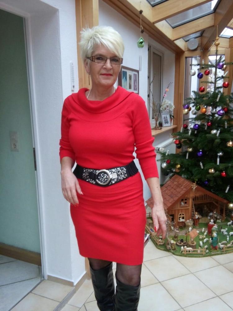 25P Milfs &amp; Gilfs wearing boots no.26