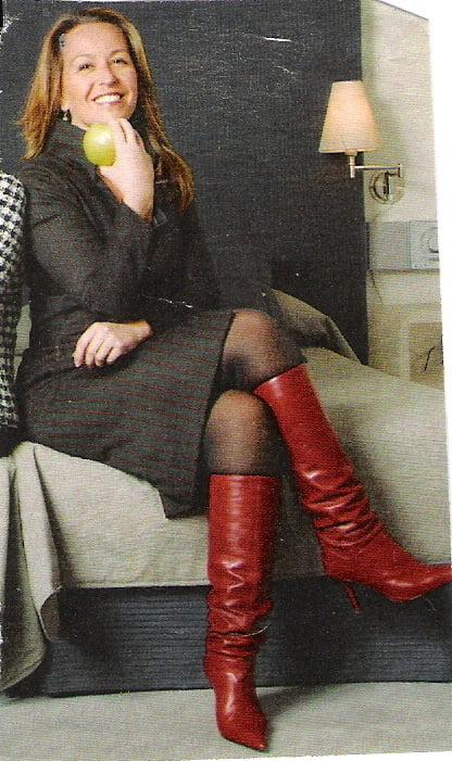 25P Milfs &amp; Gilfs wearing boots no.26