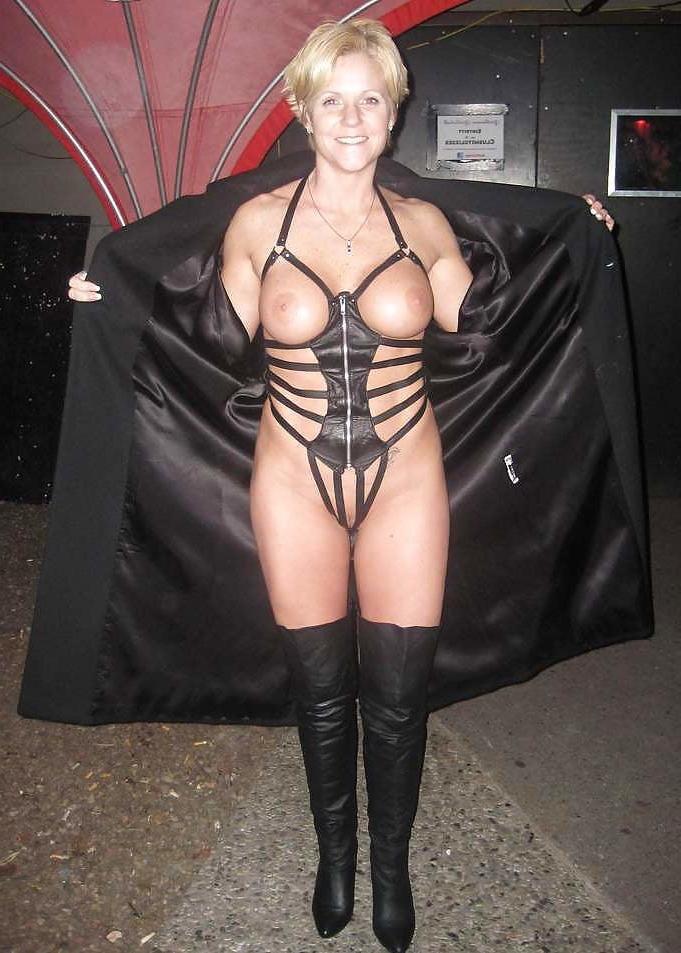 25P Milfs &amp; Gilfs wearing boots no.19