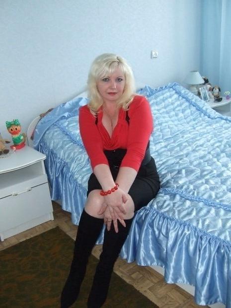 25P Milfs &amp; Gilfs wearing boots no.19