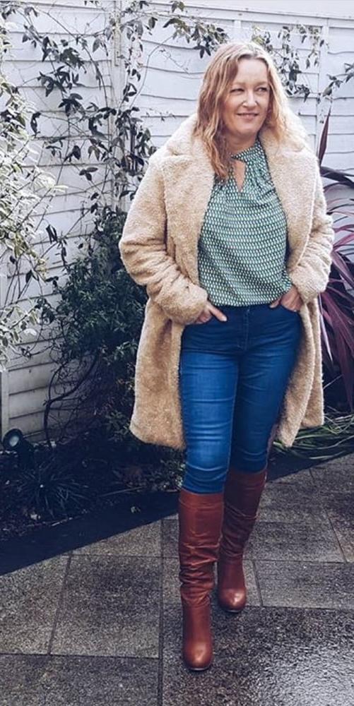 25P Insta Milfs &amp; Gilfs Wearing Boots no.18