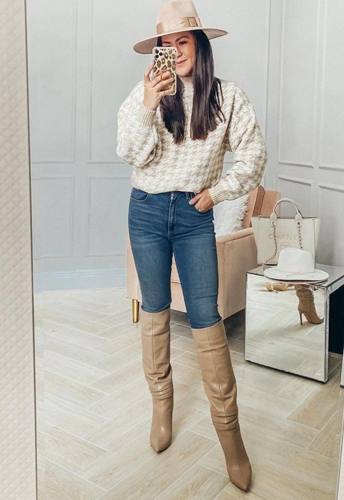 25P Insta Milfs &amp; Gilfs Wearing Boots no.18