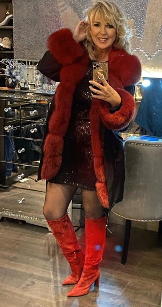 25P Insta Milfs &amp; Gilfs Wearing Boots no.18