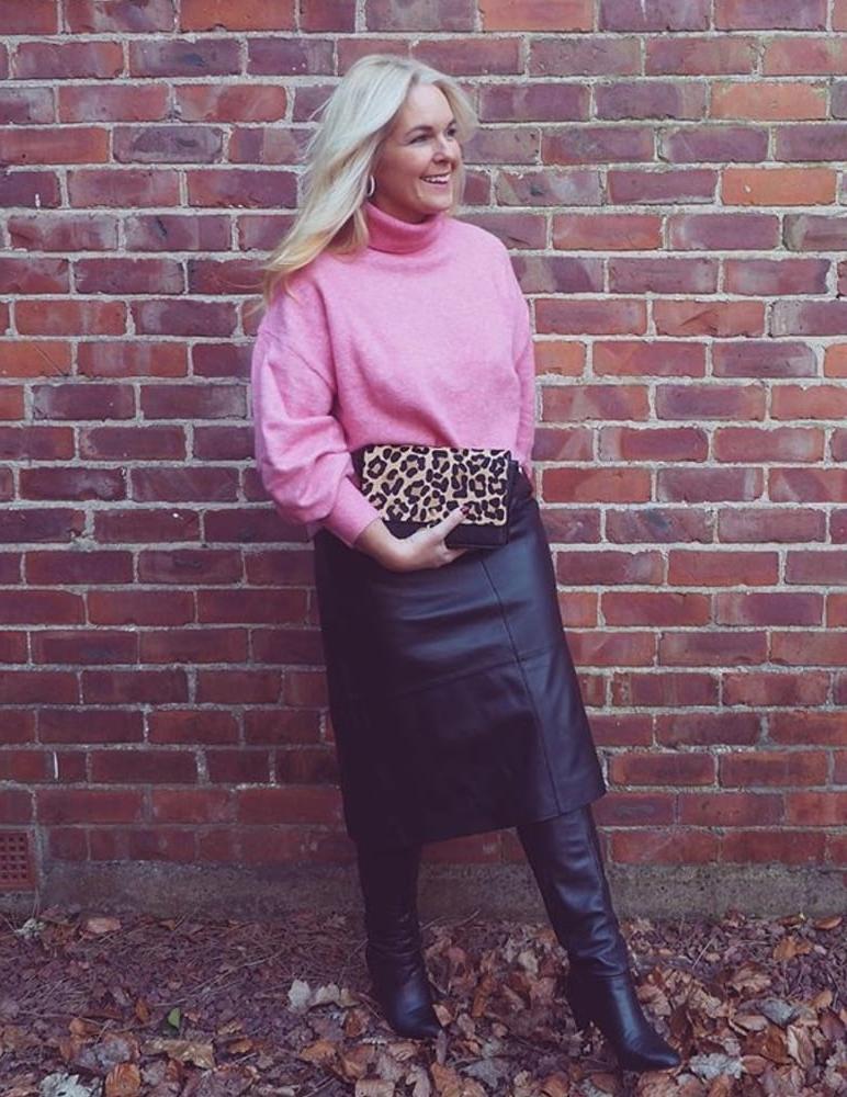 25P Insta Milfs &amp; Gilfs Wearing Boots no.21