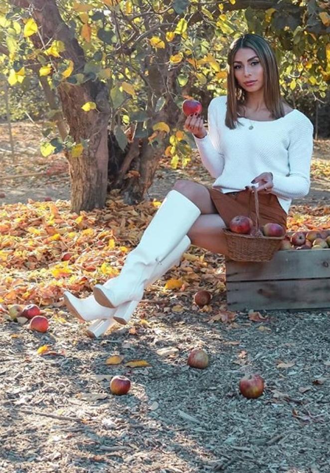 25P Insta Milfs &amp; Gilfs Wearing Boots no.21