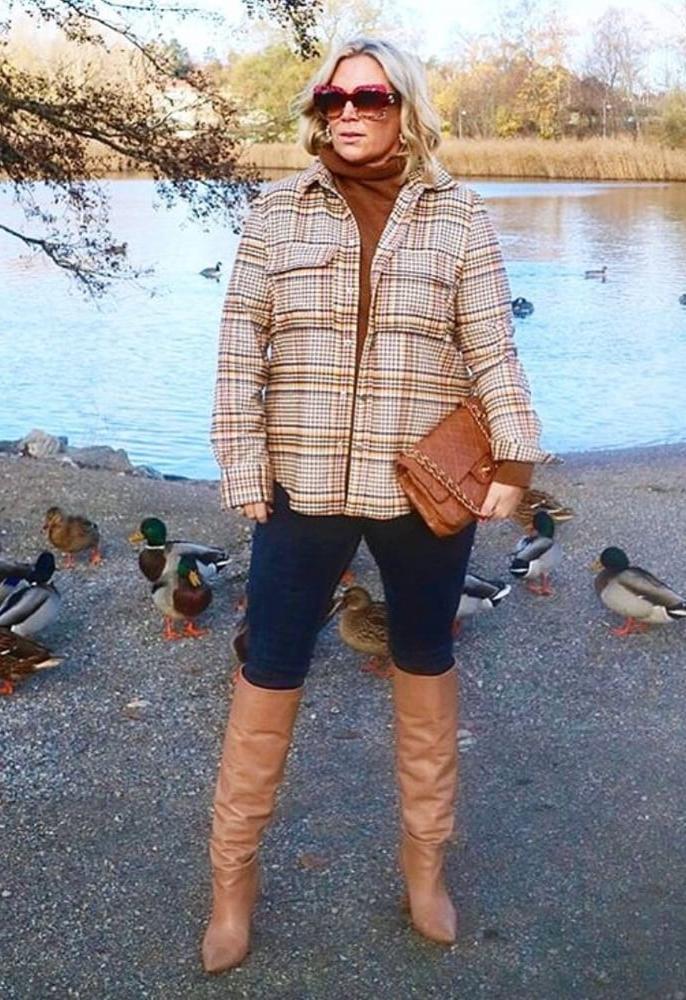 25P Insta Milfs &amp; Gilfs Wearing Boots no.21