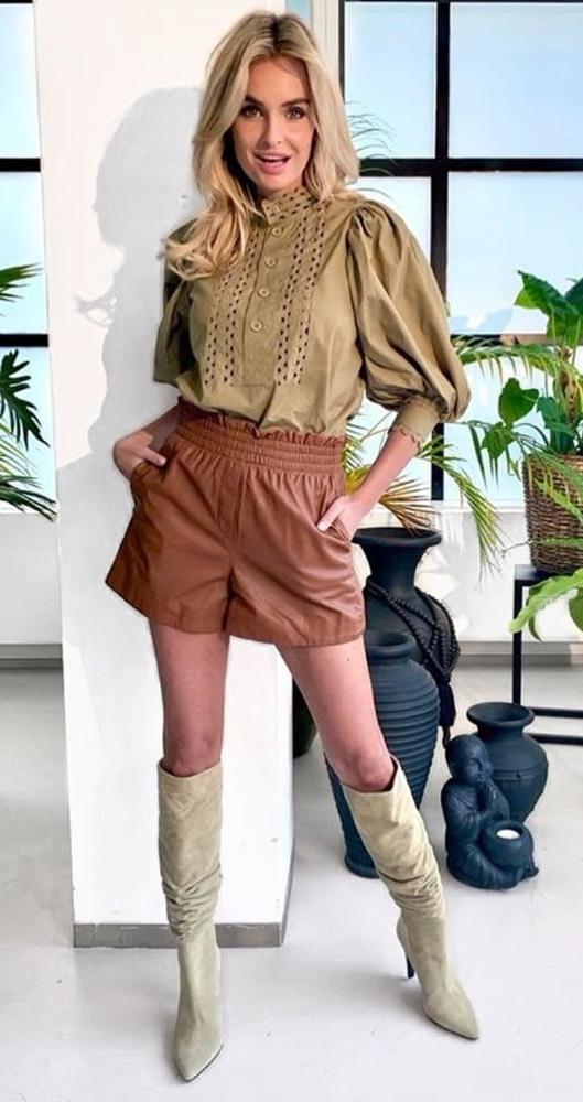 25P Insta Milfs &amp; Gilfs Wearing Boots no.21