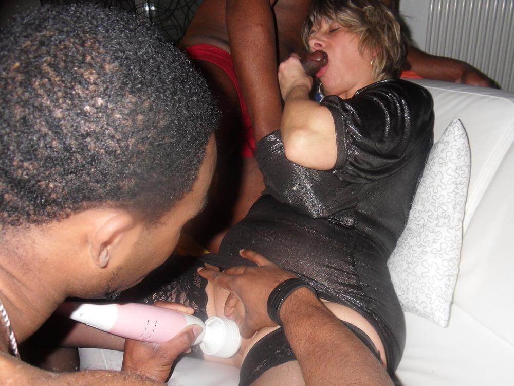 25P I offer my wife Lisa to 2 beautiful black cocks