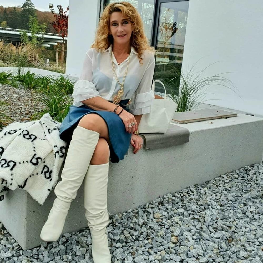 25P women in boots - mix2