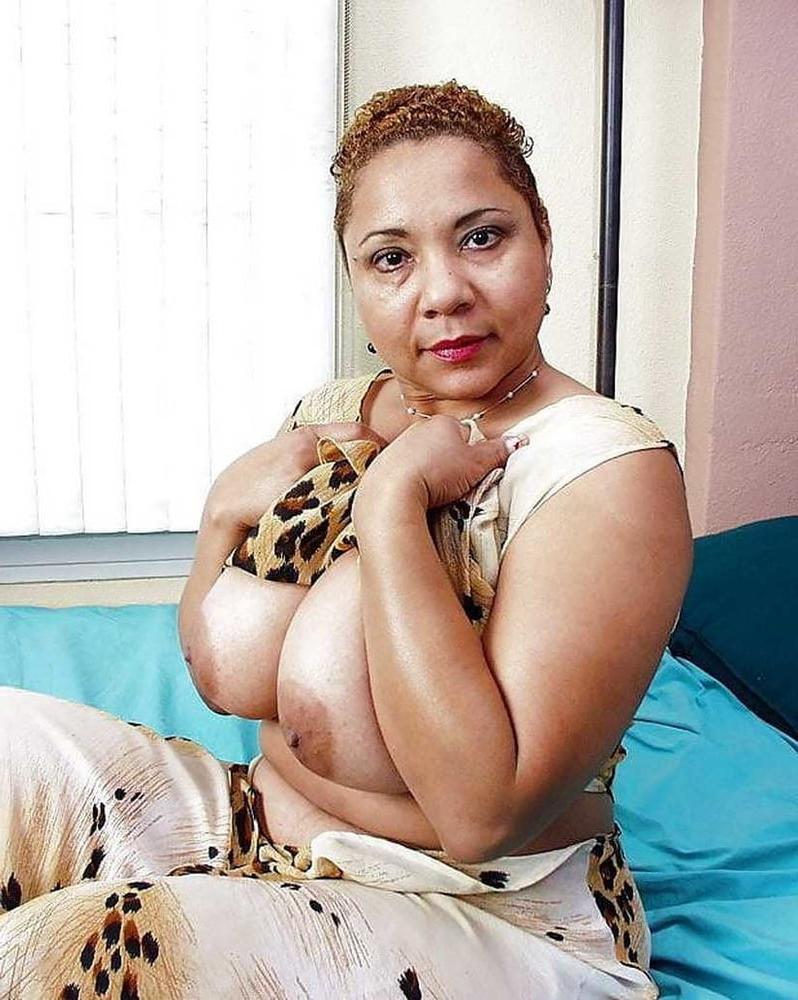 25P Black Series 01: From MILF to GILF with Matures in between
