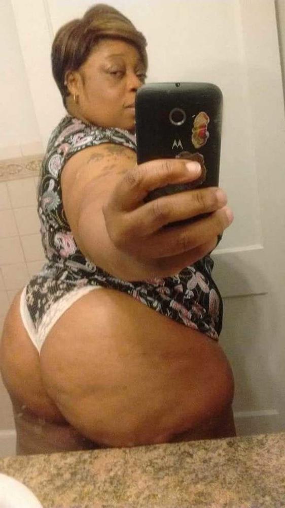 25P Black Series 01: From MILF to GILF with Matures in between