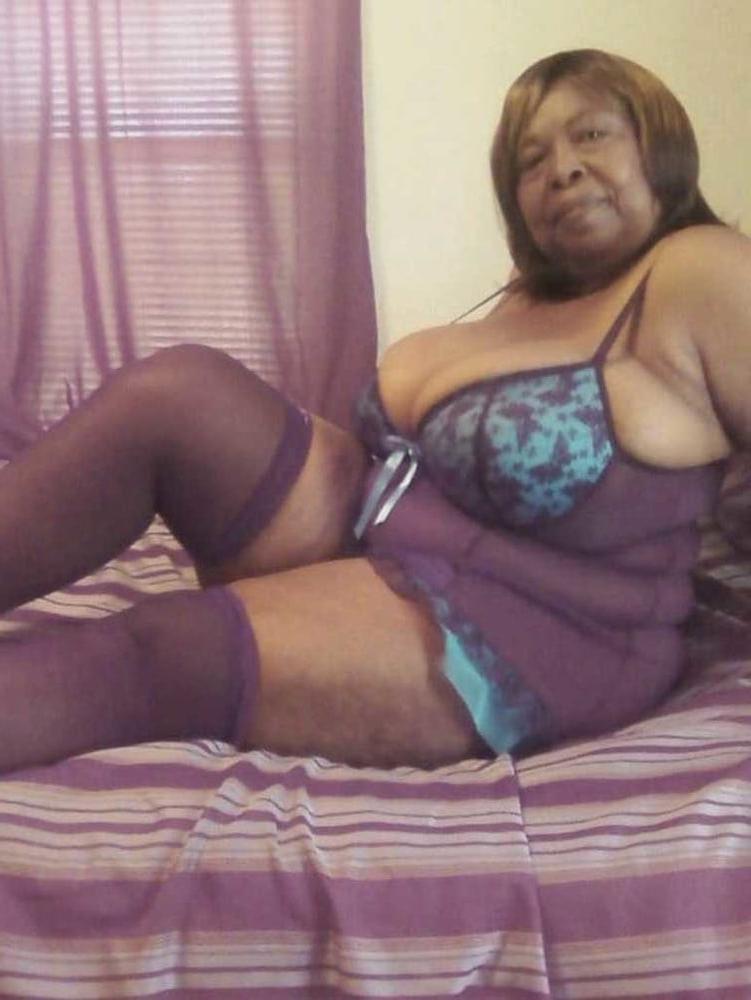 25P Black Series 01: From MILF to GILF with Matures in between