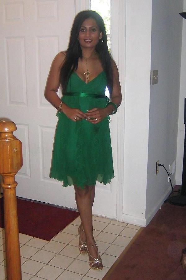 24P Sexy Indian Hot Desi Babes 