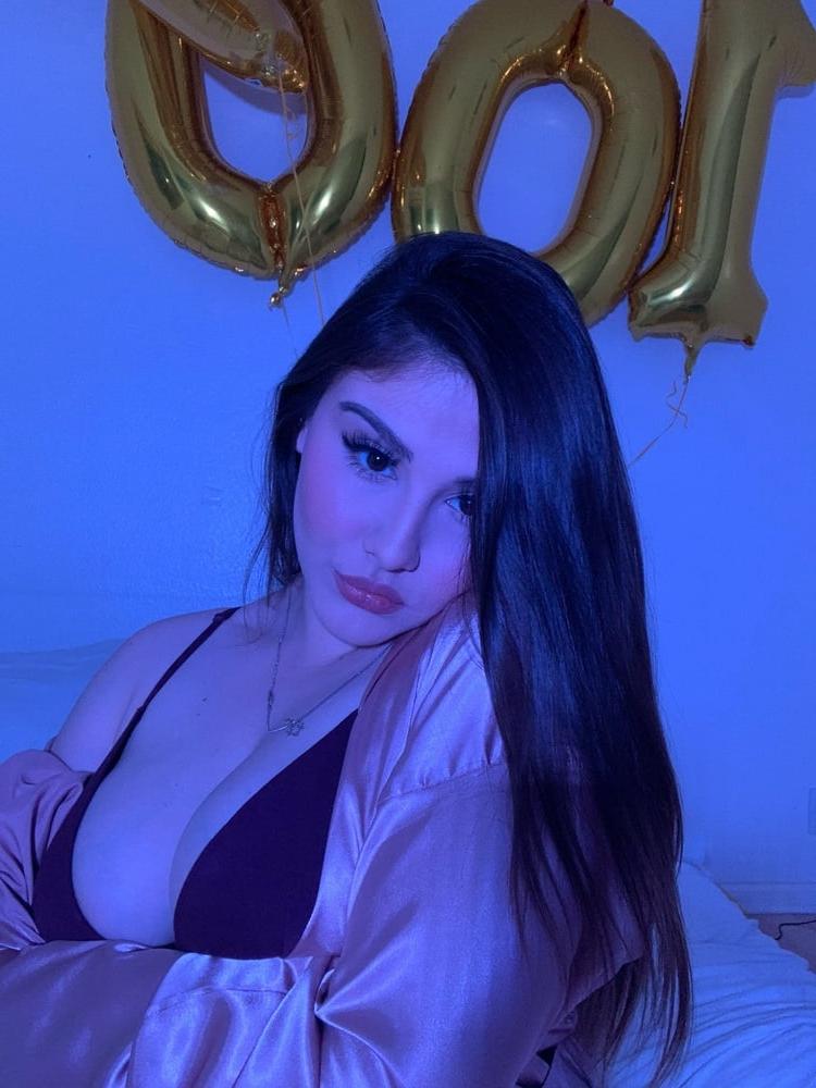 25P Super Hot Slut 1