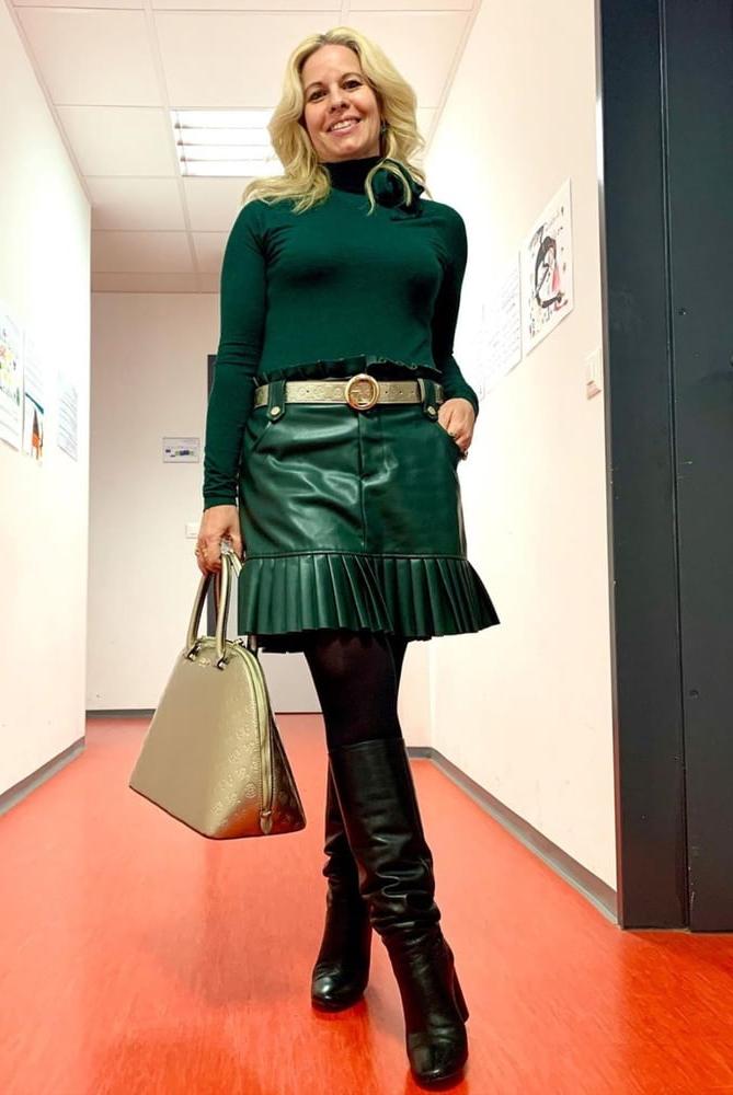 25P Milfs &amp; Gilfs wearing boots no.35