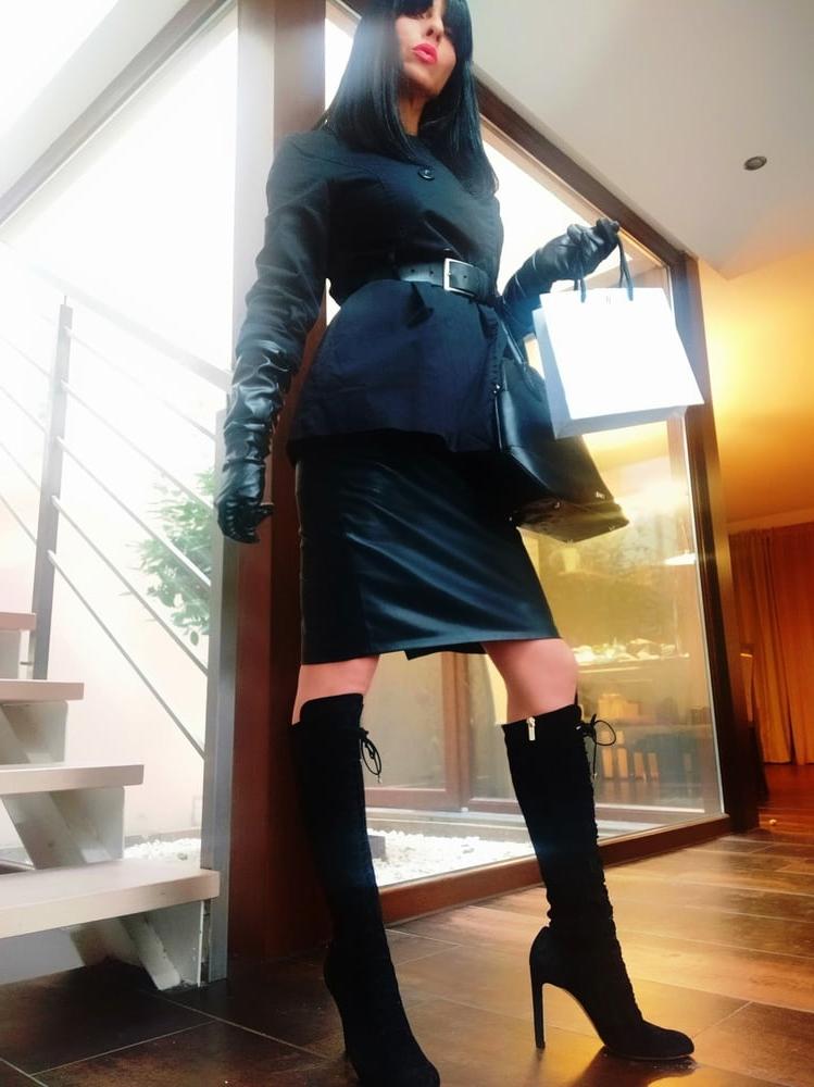 25P Milfs &amp; Gilfs wearing boots no.35