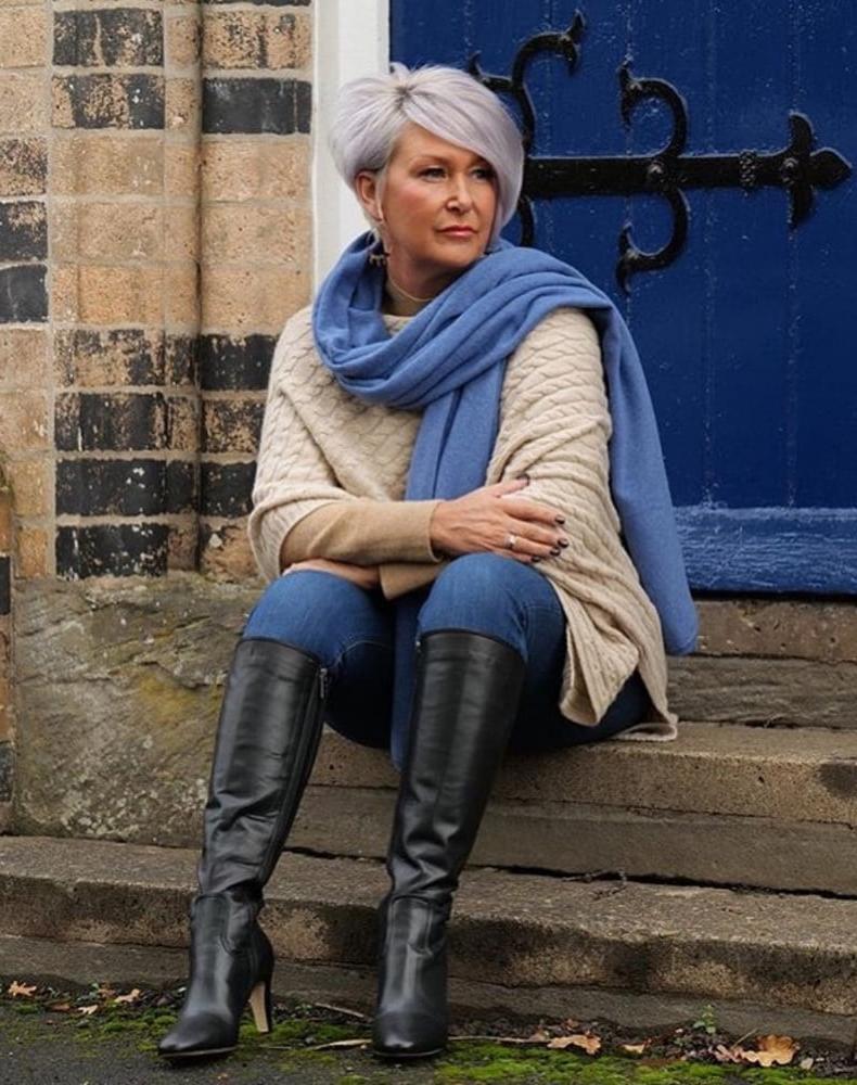 25P Milfs &amp; Gilfs wearing boots no.35