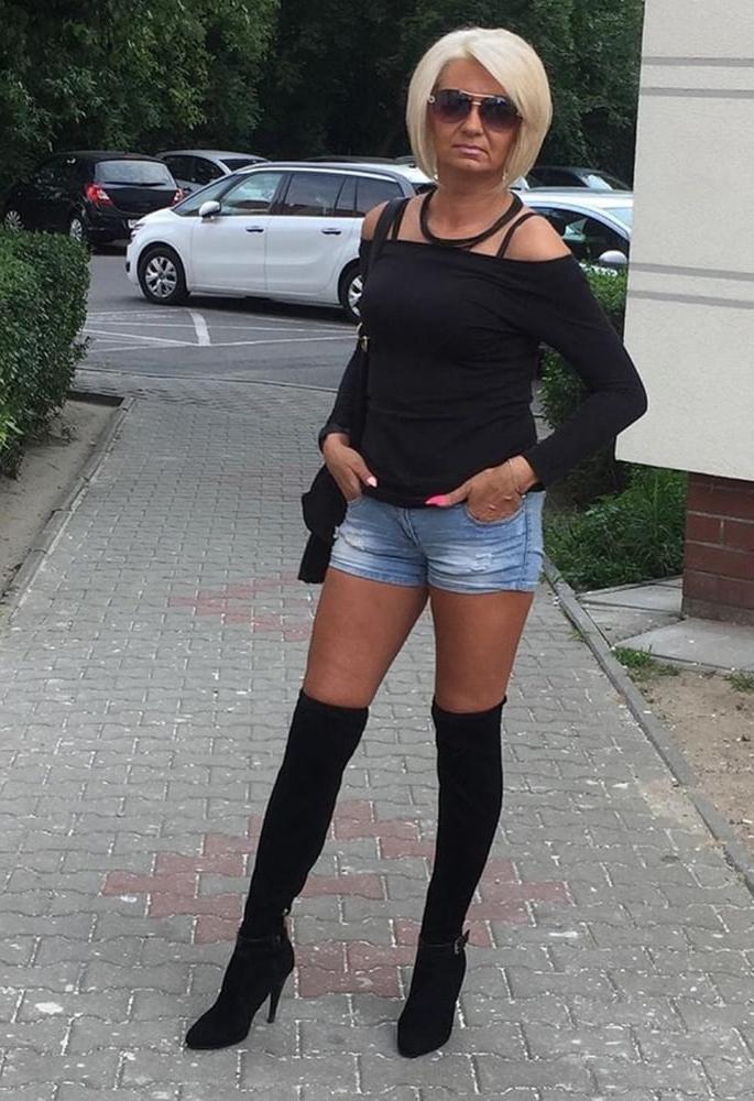 25P Insta Milfs &amp; Gilfs Wearing Boots no.10