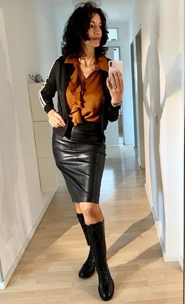 25P Insta Milfs &amp; Gilfs Wearing Boots no.10